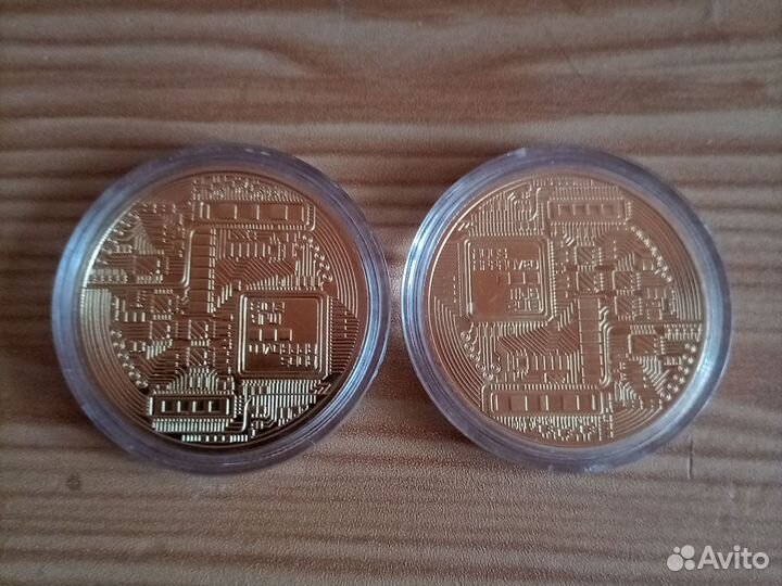 Монета биткоин сувенир
