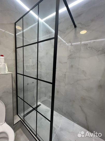 Продаю стекляную ширму для душевых
