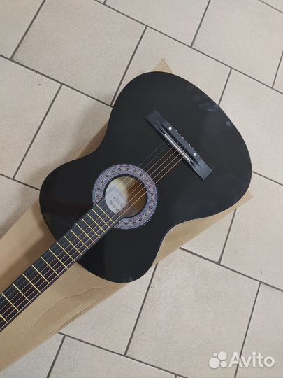 Акустическая гитара новая + набор