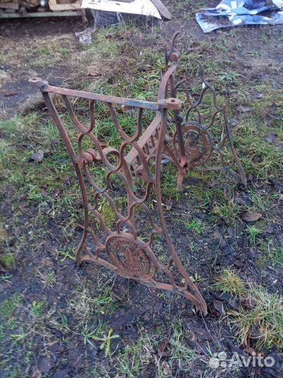 Станина чугунная от швейной машинки Зингер