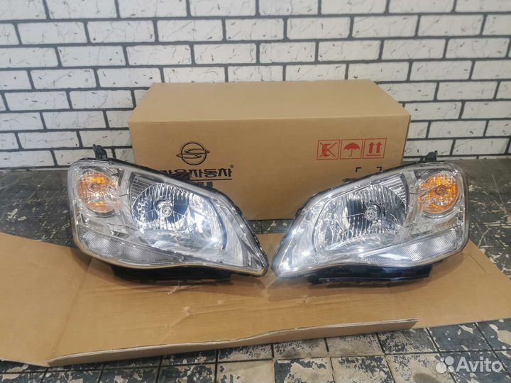 Фара новая Ссанг Енг Актион нью 2010-13