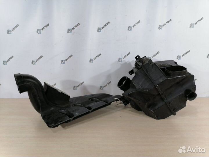 Корпус воздушного фильтра Nissan Cedric HY34