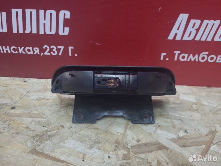 Стоп-сигнал Renault Logan