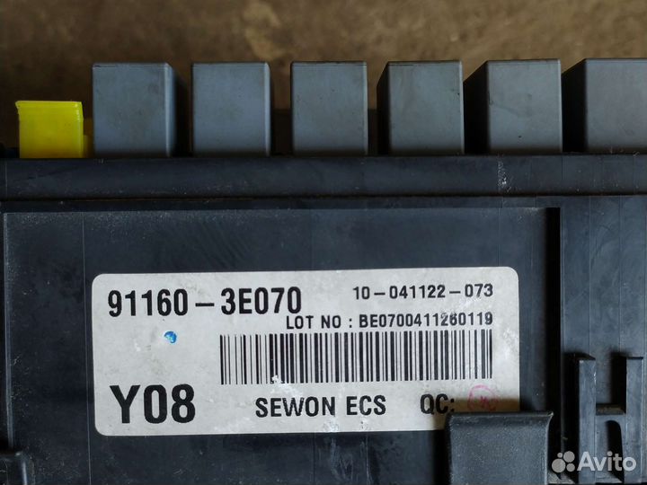 Подкапотный блок предохранителей. KIA sorento 2005