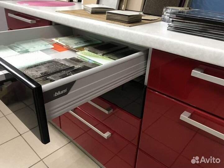 Кухонный гарнитур, выставочный образец