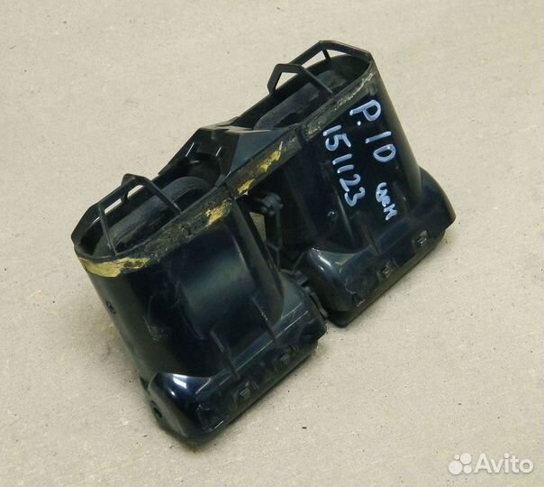 Дефлектор воздушный центральный Nissan Primera P10