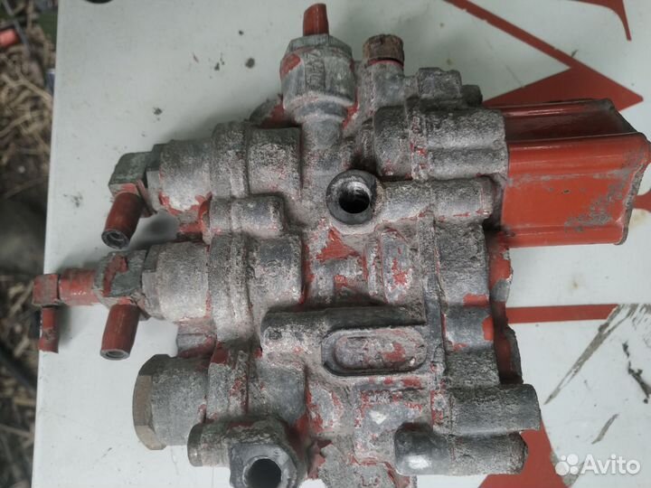 Кран уровня подвески