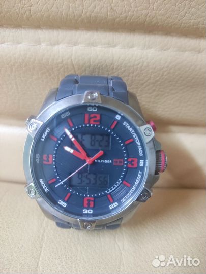 Часы Tommy Hilfiger