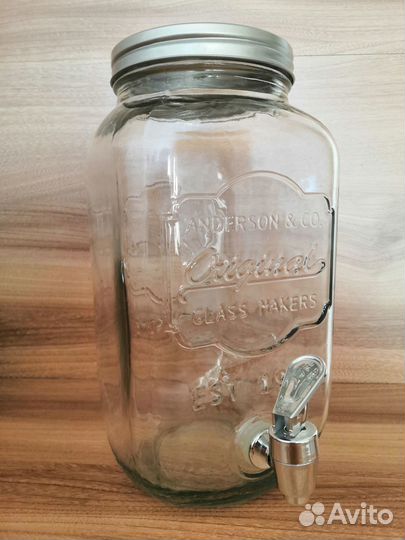 Банка с краном