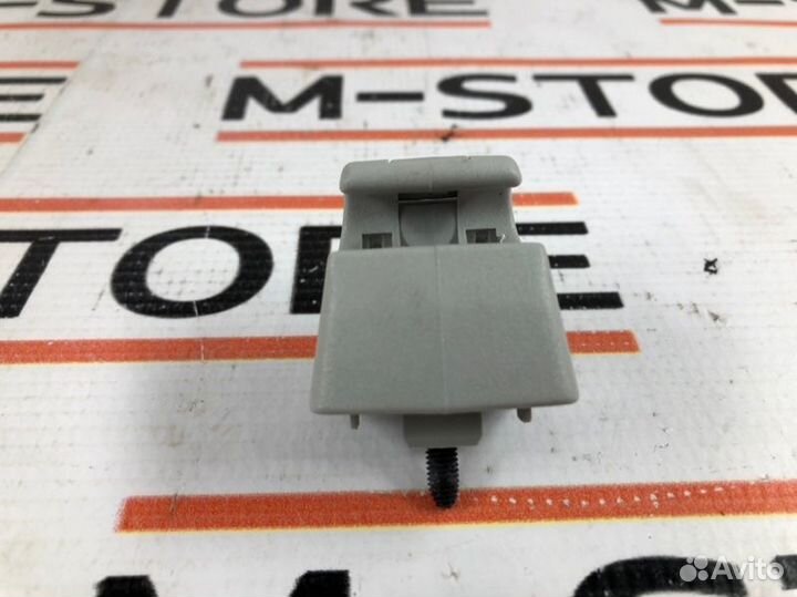 Крючок солнцезащитного козырька Mercedes-Benz