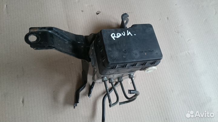 Toyota RAV-4 (00-05) блок ABS 44510-42060