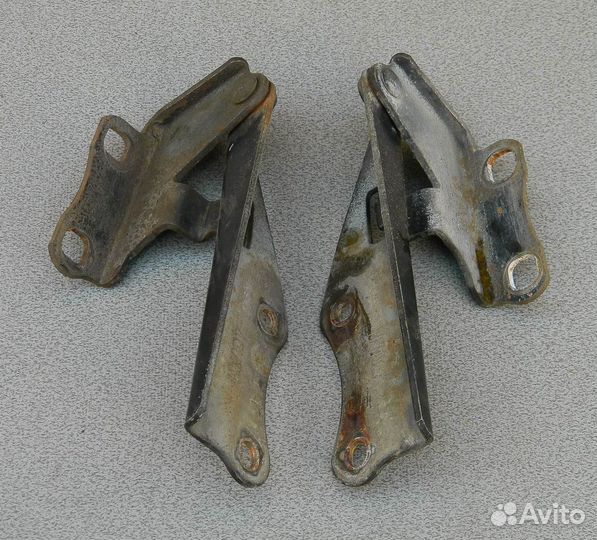 Петля капота Maxima A32