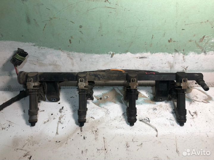 Топливная рампа форсунки Renault Logan