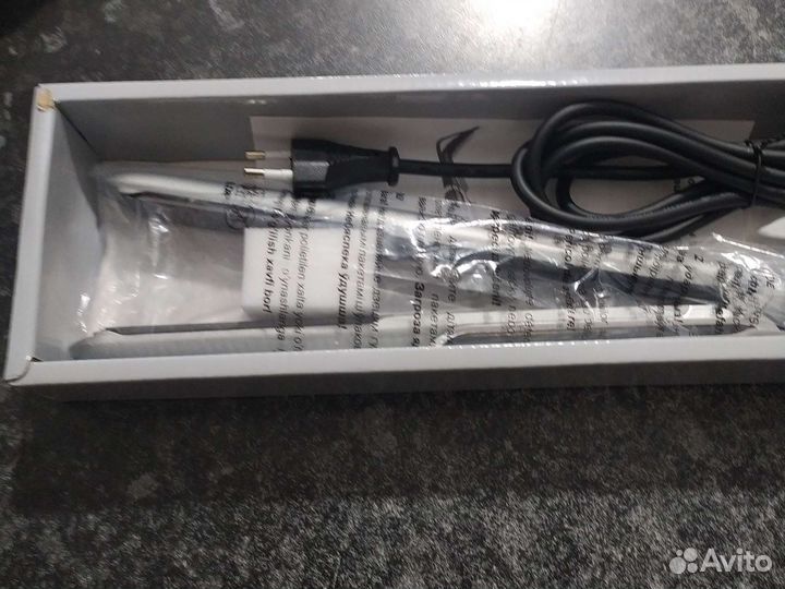 Выпрямитель для волос новый
