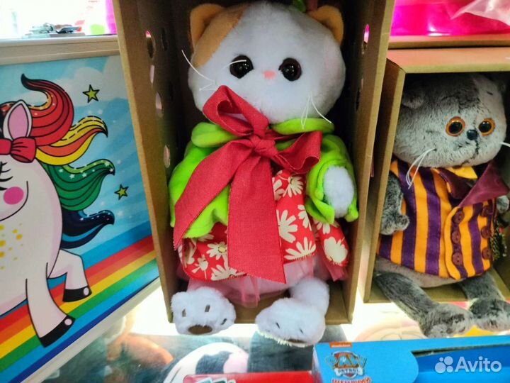 Кошечка в коробке lili