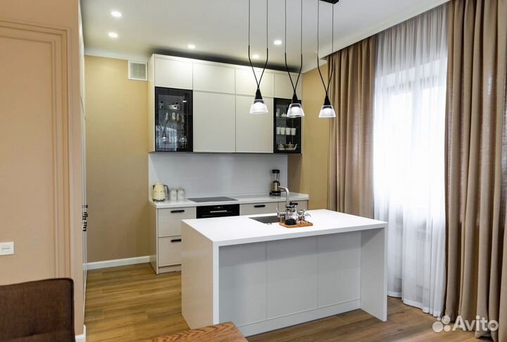 Современная кухня на заказ с островом