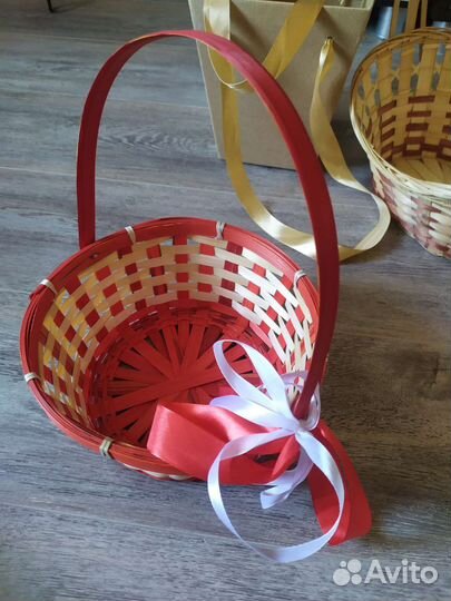 2 корзины плетеные для подарков