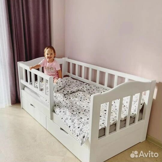 Кроватка с ящиками