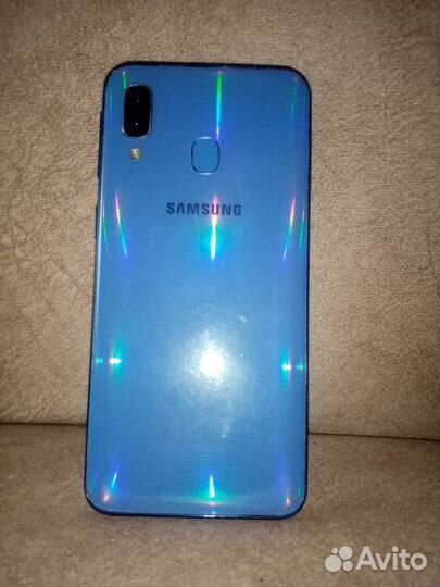 Samsung Galaxy A40, 4/64 ГБ