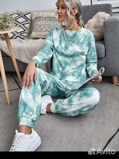 Костюм женский