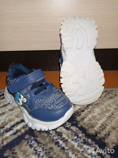 Кроссовки детские