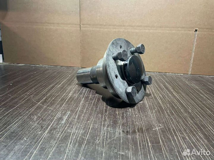 Ступичный узел для оси легкового прицепа