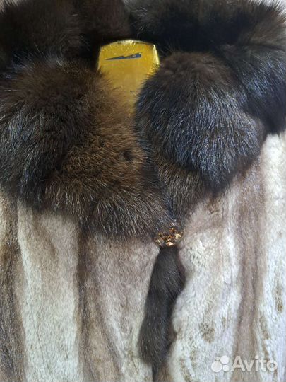 Шуба норковая с капюшоном из соболя