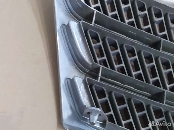 Решетка радиатора Toyota Alphard ANH10