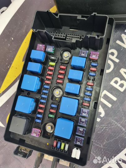 Блок предохранителей Genesis G70 G80 2.0 G4KL