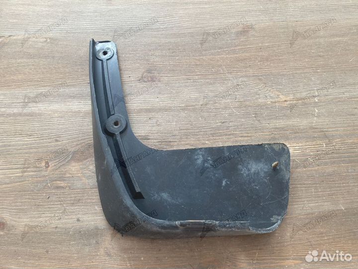 Брызговик задний левый Nissan Tiida C11 2004-2014