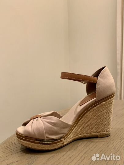 Босоножки женские Tommy Hilfiger 37