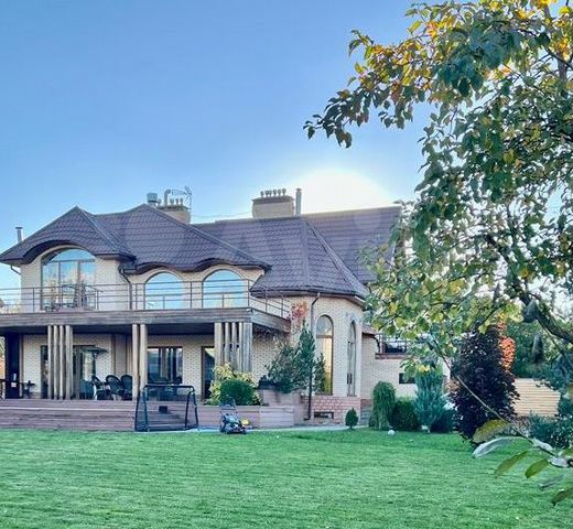 Дом 430 м² на участке 16 сот.