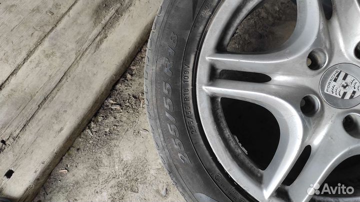 Pirelli Carrier 255/55 R18 110