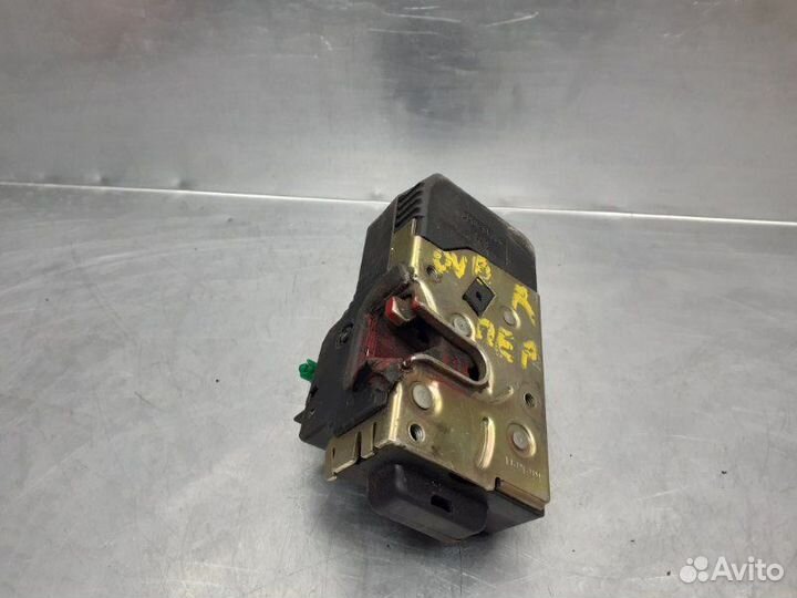 Замок двери передней правой Opel Vectra B