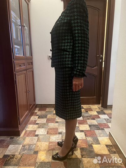 Нарядный офисный костюм