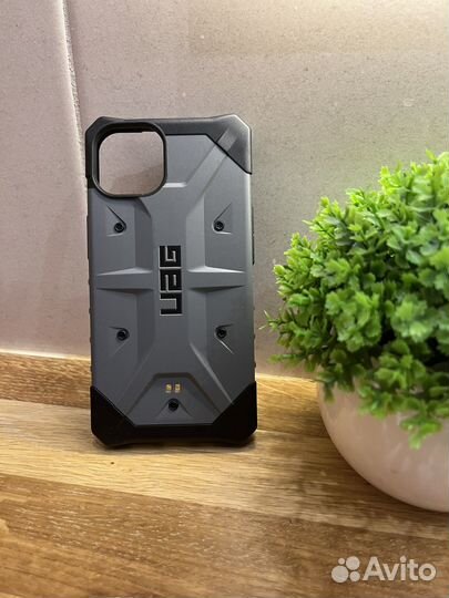 Чехол UAG на iPhone 13