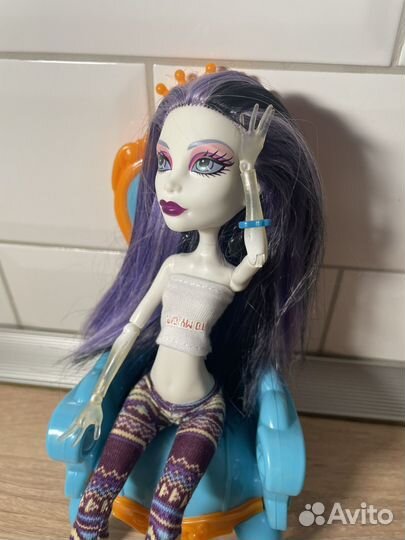 Кукла Монстер Хай Спектра Командный дух