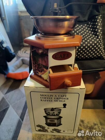 Кофемолка жерновая ручная