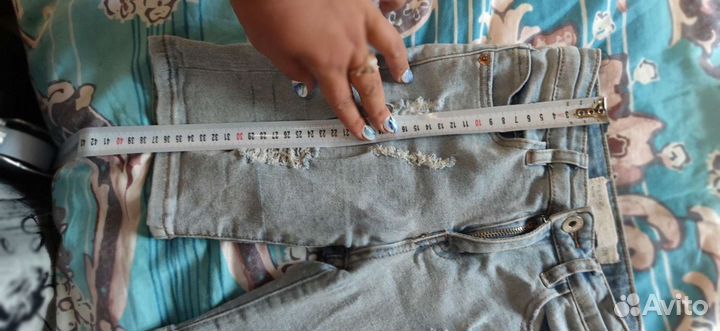 Джинсовые шорты для мальчика с рваными элементами