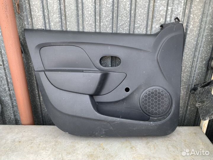 Обшивка двери перед. Renault Logan 2