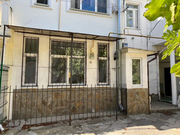 2-к. квартира, 42 м², 1/2 эт.