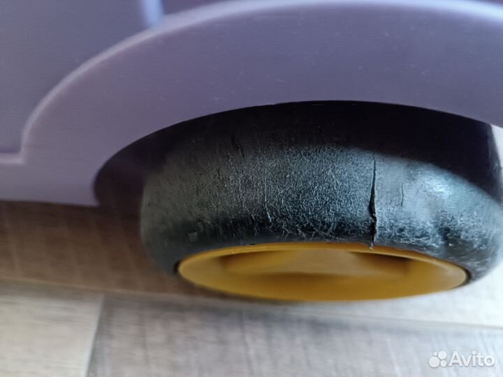 Отдам бесплатно машину толокар