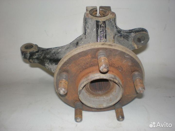 Кулак поворотный в сборе передний левый (цапфа) б