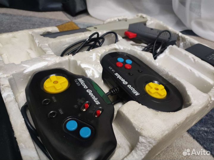 Игровая приставка MicroGenius IQ-1000 (денди)