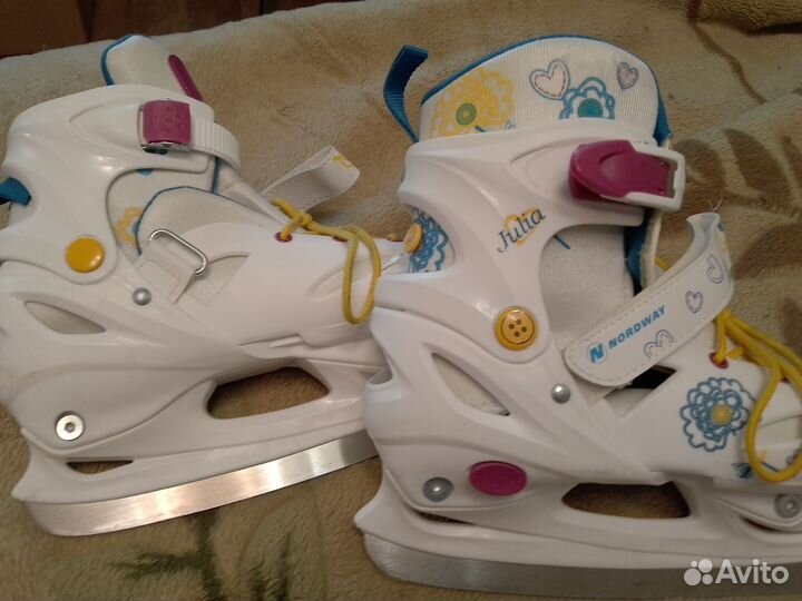 Коньки и шлем защитный