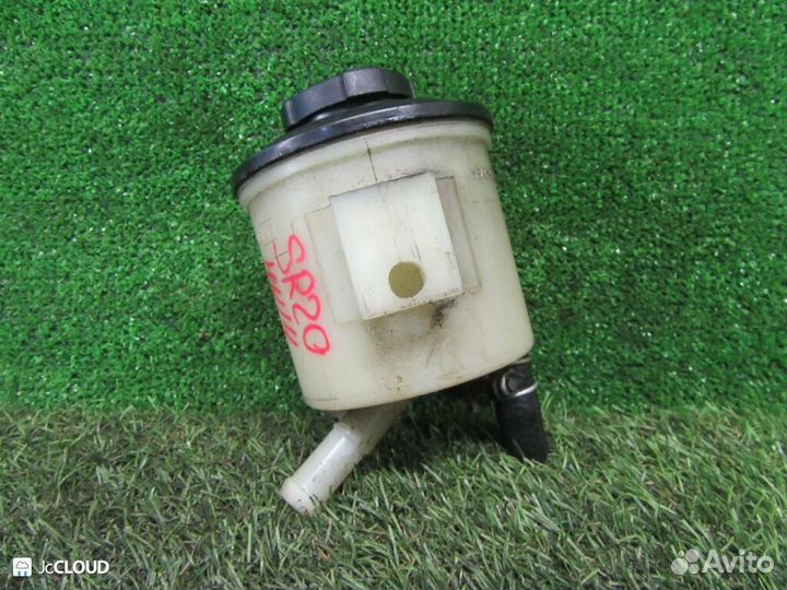 Бачок гидроусилителя на nissan bluebird HU14 SR20D