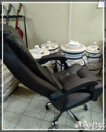 Компьютерное офисное кресло руководителя