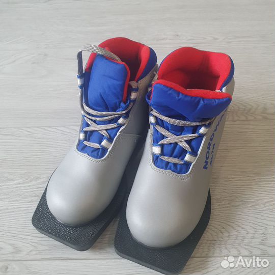 Лыжные ботинки детские размер 30
