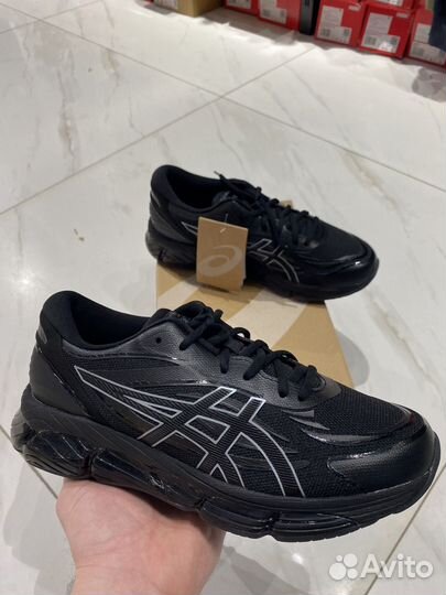 Кроссовки asics