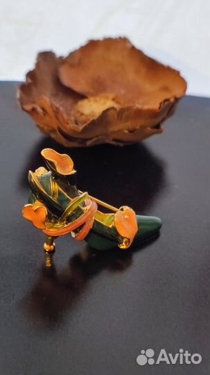 Брошь туфелька KJL